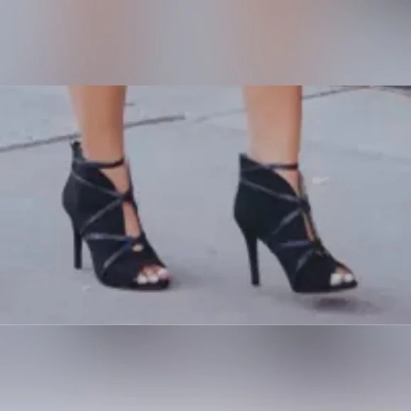 *NEW* Journee Collection Samara Bootie Black Size: 6 - Picture 11 of 14